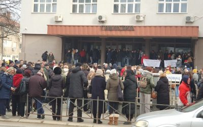 Protest profesora i učenika – Umesto javnog časa, obilazak škole (video)