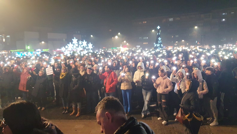 Na protestima u Leskovcu studenti, đaci, profesori i građani (video)