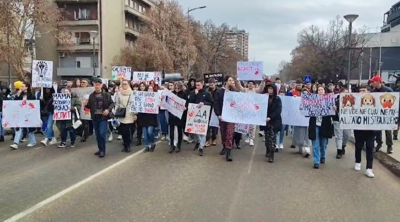 Protesti u Leskovcu: Mladi pozvaju na blokade (video)