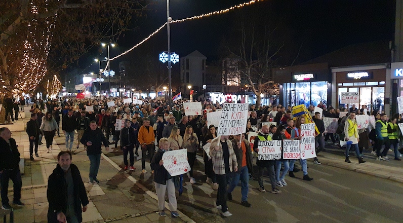 Najmasovnija protestna šetnja u Leskovcu (video)