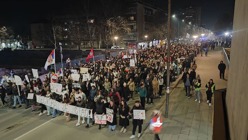 Mini koncert na trgu u Leskovcu za učesnike protestne šetnje (video)