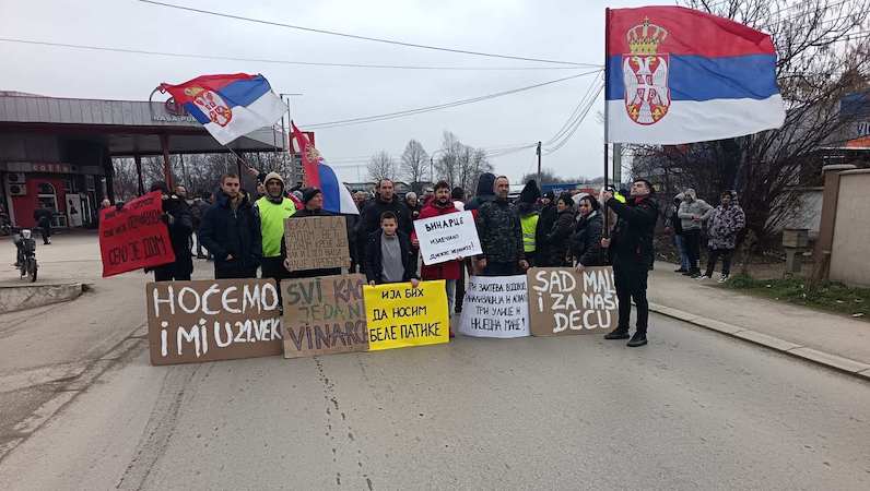 Vinarčani i danas blokirali izlaz iz grada