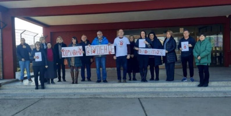 Deo nastavnika OŠ „Vožd Karađorđe“ prekinuo nastavu kako bi odao petnaestominutni pomen