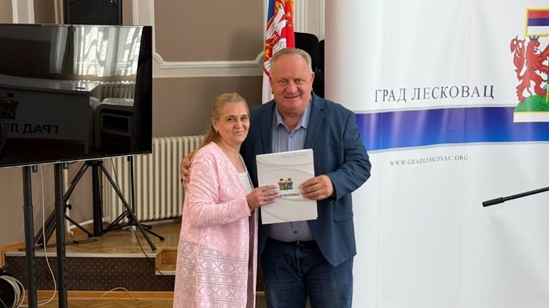 Uručeno prvih 7 rešenja o ostvarivanju prava na status roditelj-negovatelj