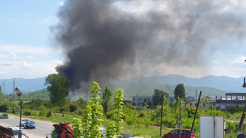Crni dim opet nad Radničkim naljem u Leskovcu