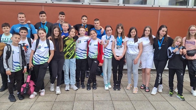 Plivači klub Leskovac done 15 medalja sa prvenstva centralne Srbije