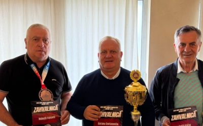 Počelo balkansko prvenstvo u dizanju tegova, gradonačelniku Leskovca pehar, medalja i zahvalnica
