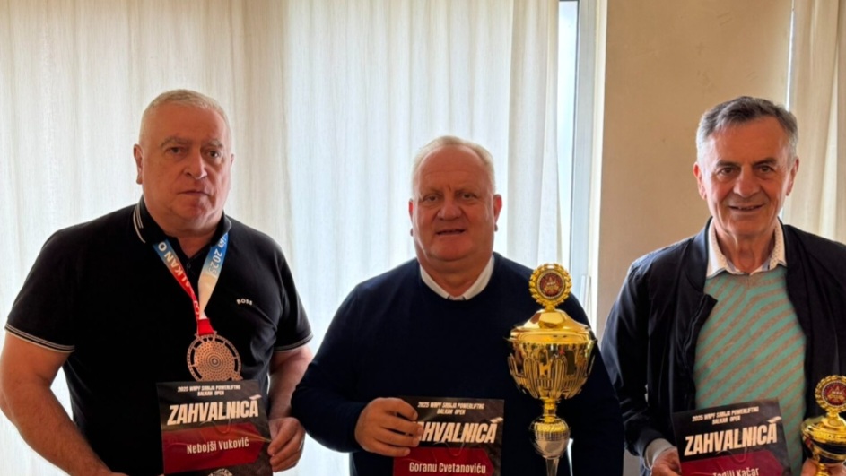 Počelo balkansko prvenstvo u dizanju tegova, gradonačelniku Leskovca pehar, medalja i zahvalnica