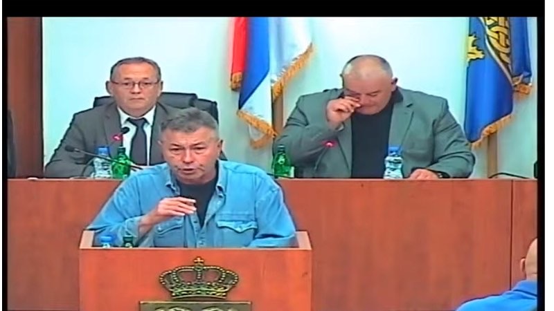 Stojanović predložio da se Aleksandru Vučiću odluzme titula Počasnog građanina Leskovca, većina nije odobrila