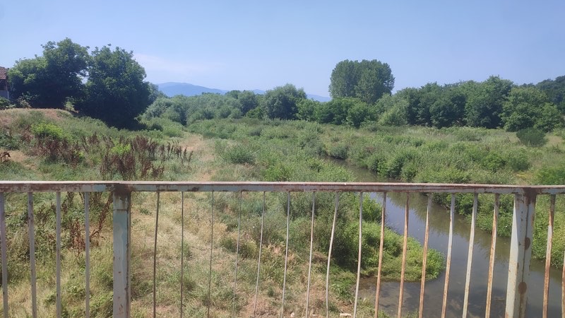 Čisti se do Hemijske škole, a iza ostaje pravi zmijarnik