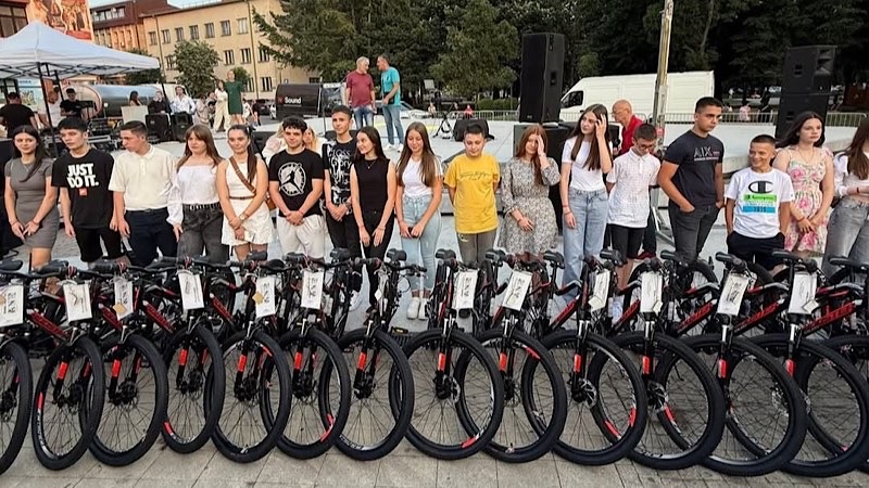 Bicikli za najbolje male maturante, za sve žurka na trgu