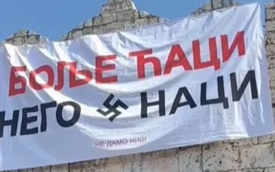 Na niškoj Tvrđavi osvanuo transparent sa kukastim krstom i natpisom Bolje ćaci nego naci