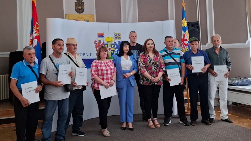 Uručeno 9 ugovora interno raseljenim licima za nabavku poljoprivredne mehanizacije