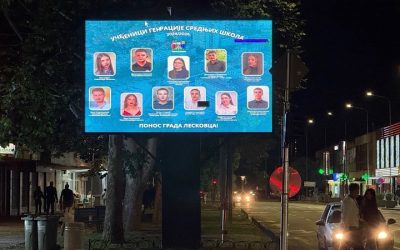 Učenici generacije 2024/2025. zasluženo na bilbordima u Leskovcu