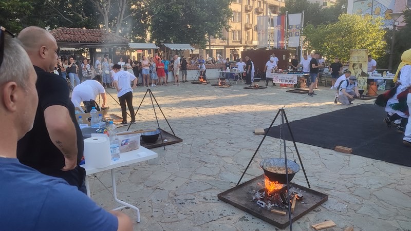 Najbolja mućkalica iz „Malog Mančestera“, šopska salata iz „Tomine priče“