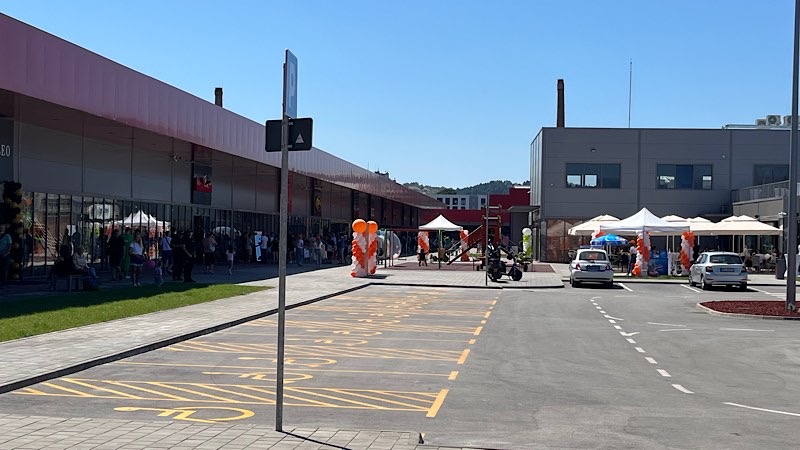 U Leskovcu otvoren „Lesko park“ sa tridesetak lokala domaćih i stranih brendova