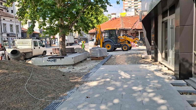Za nove trotoare u Bulevaru oslobođenja do sada isplaćeno  14,3 miliona dinara