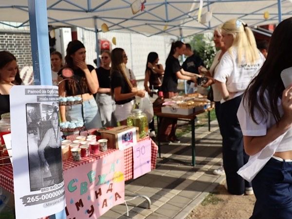 Maturanti leskovačke Gimnaziji sakupili novac koji je nedostajao za Ogijevo lečenje