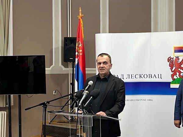 Pašaliću se građani najviše žale na puteve – On tvrdi da su jubilarne nagrade javna stvar