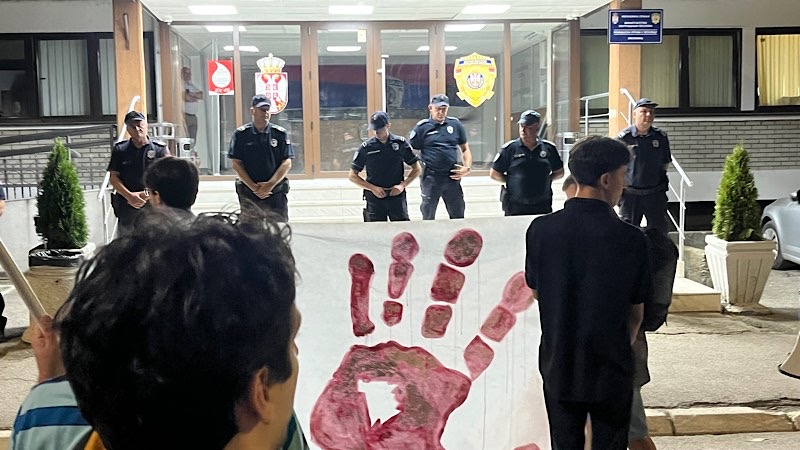 Neformalna grupa studenata i građana poručila policiji : Ovo je za vas prelomni trenutak, imate na koga da se ugledate