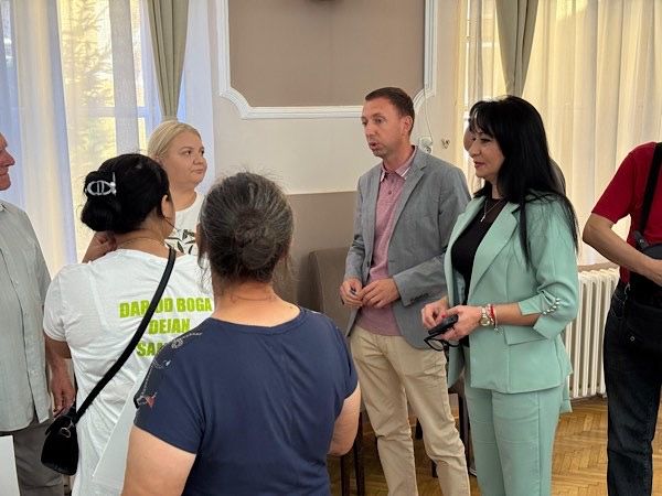 Uručeno još šest rešenja kojim se stiče pravo roditelja-negovatelja
