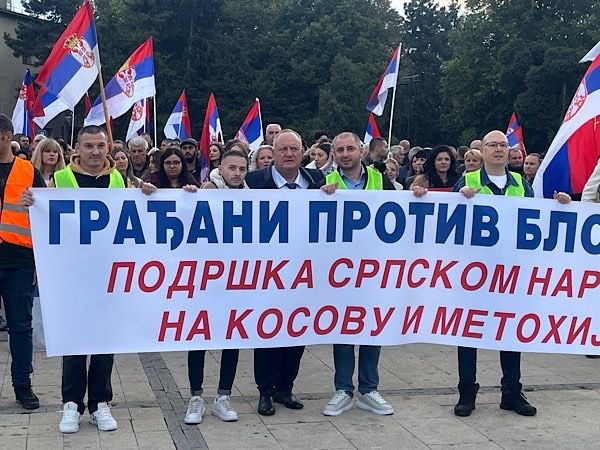 Građani protiv blokada šetali u znak podrške Srbima na Kosovu i Metohiji