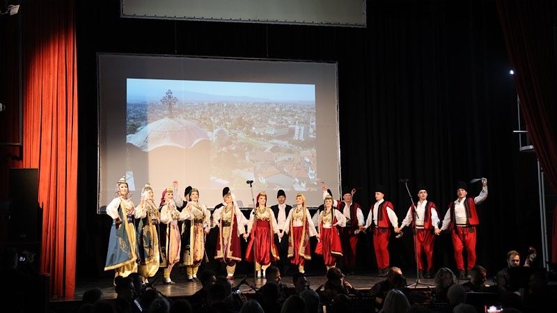 Nacionalni ansambl sa Kosova i Metohije „Venac“ gostovao u Medveđi