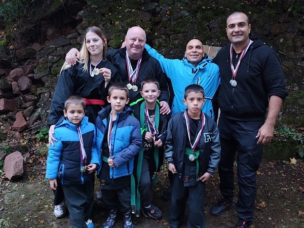 Uspešan vikend za Buđinkan Leskovac: 15 medalja u Paraćinu i bronza u Beogradu