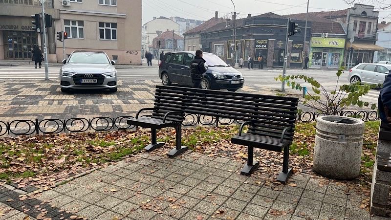Postavljeni novi urbani mobilijari u Leskovcu