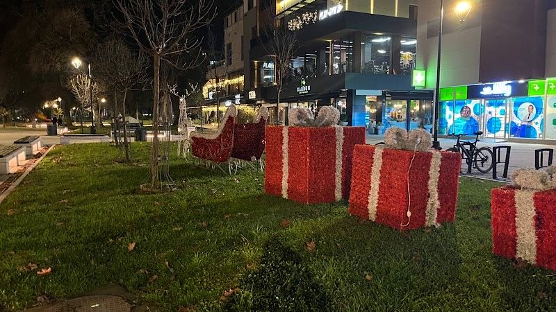 Počelo novogišnje ukrašavanje Leskovca