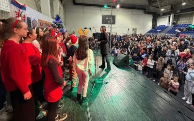 Novogodišnja čarolija: Deci u Leskovcu podeljeni paketići