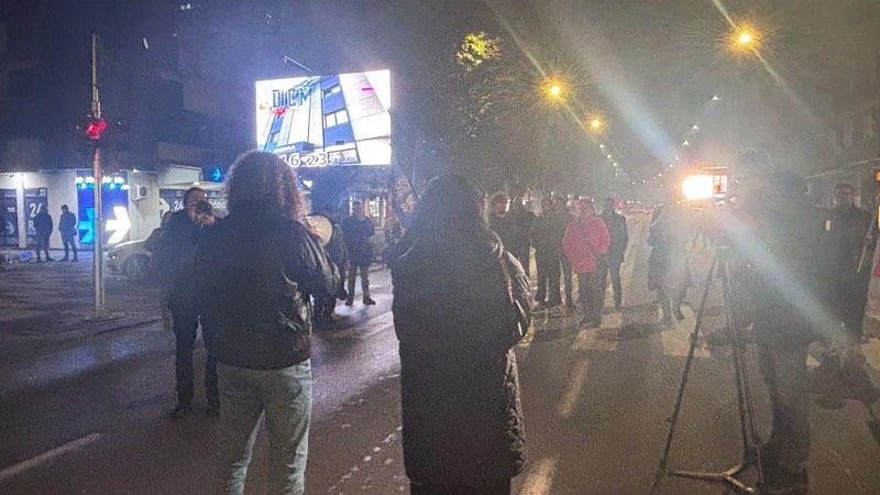 Taksistkinja pokušala da probije blokadu u Leskovcu