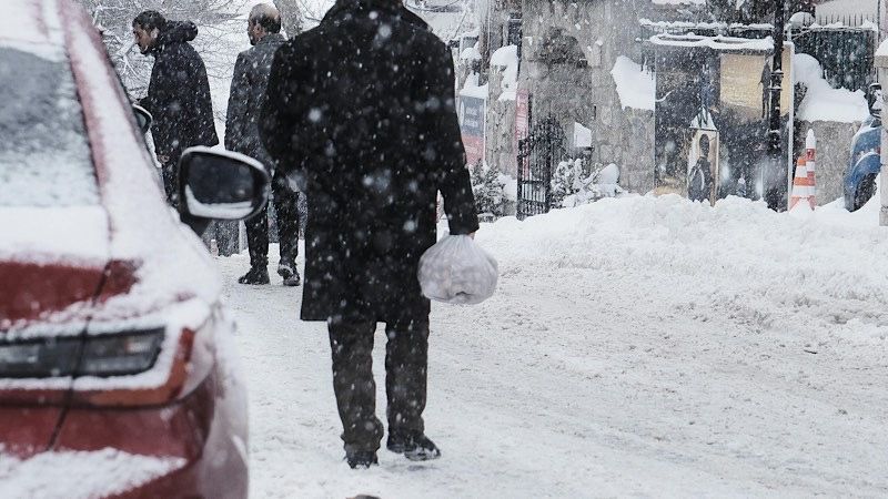 Od danas kazne za vlasnike lokala zbog neočišćenih trotoara