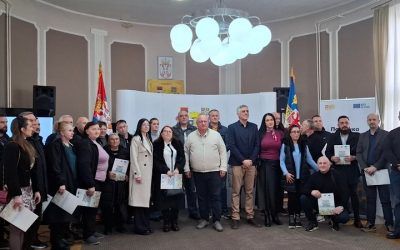 Uručeno 30 ugovora interno raseljenim licima i povratnicima za samozapošljavanje