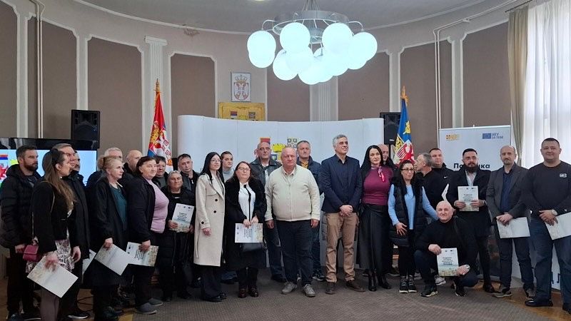 Uručeno 30 ugovora interno raseljenim licima i povratnicima za samozapošljavanje