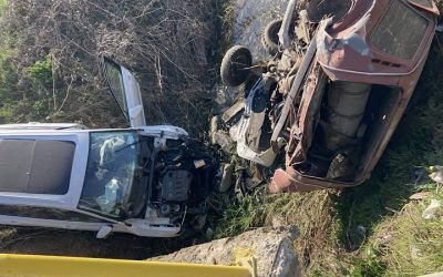 Polomljeni automobili u kanalu u naselju Ančiki,  vozači nestali