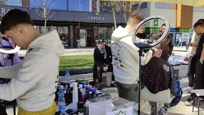 Za Ognjena – Humanitarno šišanje na trgu u Leskovcu