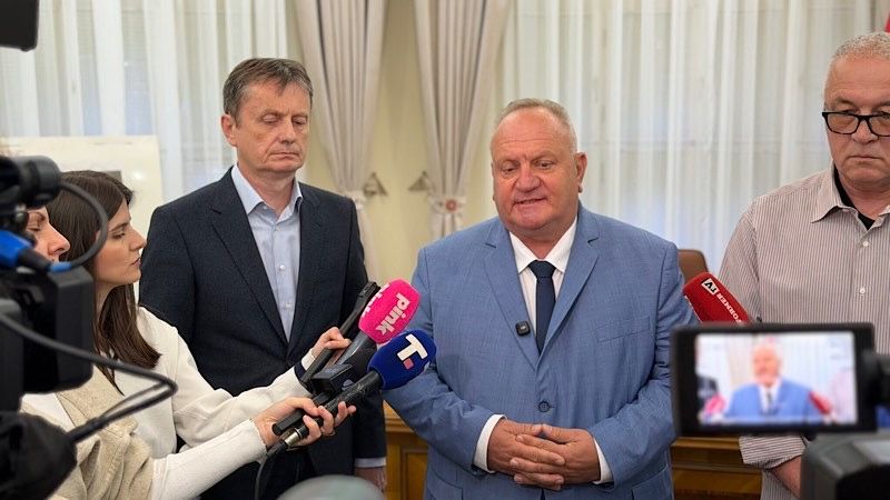 Cvetanović potpisao ugovor za rekonstrukciju i dogradnju Dečijeg dispanzera