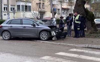 U suprotnu traku pa u banderu