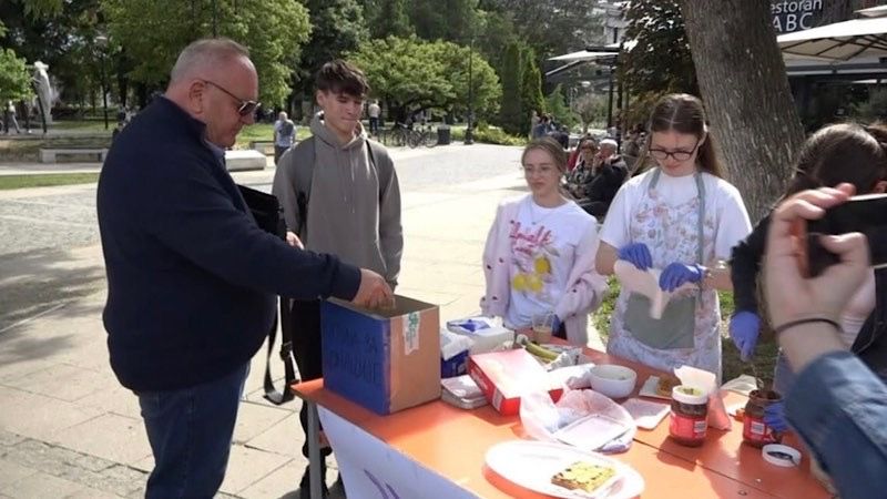 Leskovački srednjoškolci u humanitarnoj misiji – Akciju podržao i gradonačelnik
