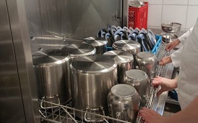 PU „Vukica Mitrović“ – Posle decniju i po kupljena nova mašina za pranje posuđa