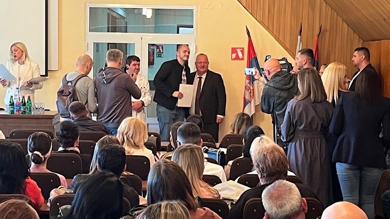 U leskovačkoj bolnici i Domu zdravlja uručeni ugovori o radu lekarima, medicinskim sestarama i nemedicinskom osoblju