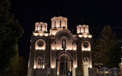 Osvetljen Saborni hram Sveta Trojica i Odžaklija