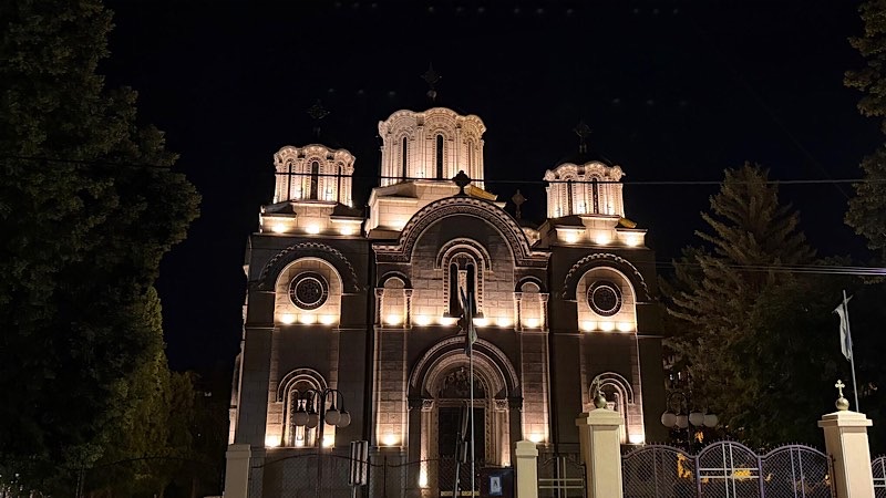 Osvetljen Saborni hram Sveta Trojica i Odžaklija