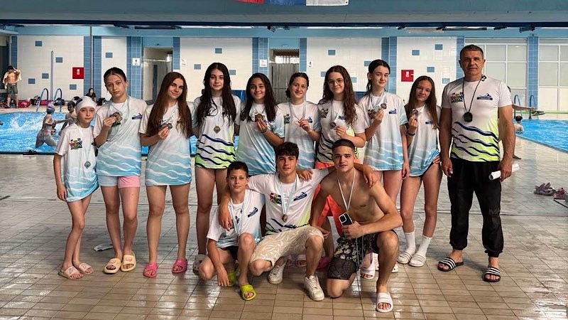 Plivači PK Leskovac osvojili 17 medalja u Nišu, juniorska štafeta najbolja u Centralnoj Srbiji