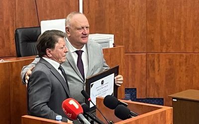 Gradonačelnik Leskovca dobitnik priznanja „Najbolji gradonačelnik“ od Instituta za ekonomiku i finansije
