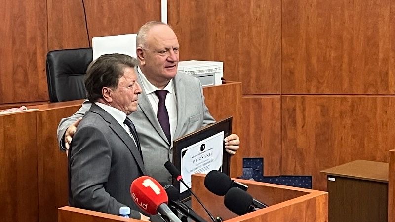 Gradonačelnik Leskovca dobitnik priznanja „Najbolji gradonačelnik“ od Instituta za ekonomiku i finansije