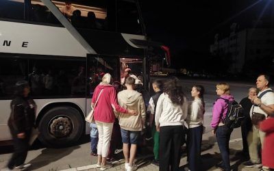 Tridesetoro dece iz hraniteljskih porodica otputovalo jutros na desetodnevno letovanje