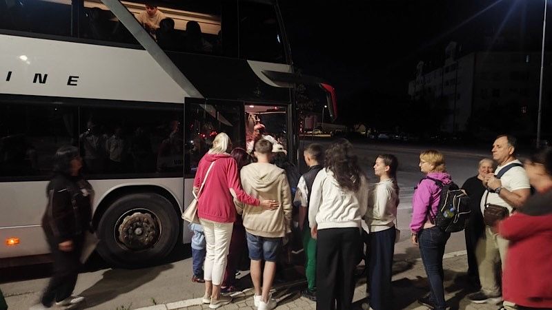 Tridesetoro dece iz hraniteljskih porodica otputovalo jutros na desetodnevno letovanje