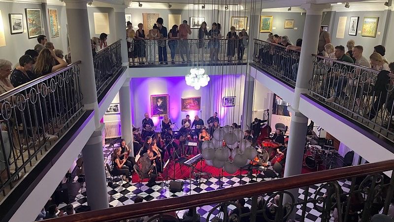 Ovako se završava festival: Leskovac uz prepunu salu i ovacije ispratio 14. „STRINGS“